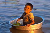 Kids in Tonle Sap Lake, Cambogia